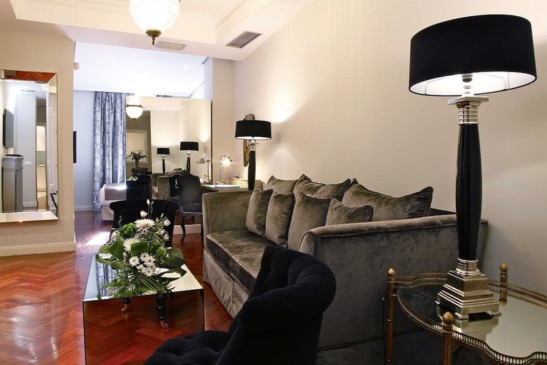 Hotel Luxury Suites