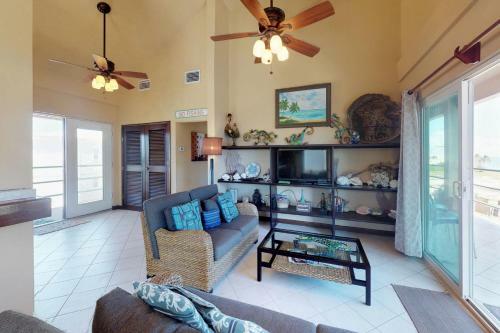 Suite G303 Mara Laguna