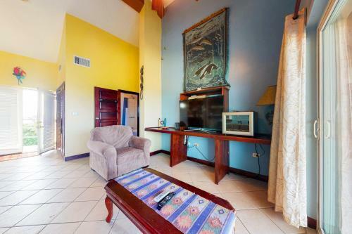 Suite A302 Mara Laguna