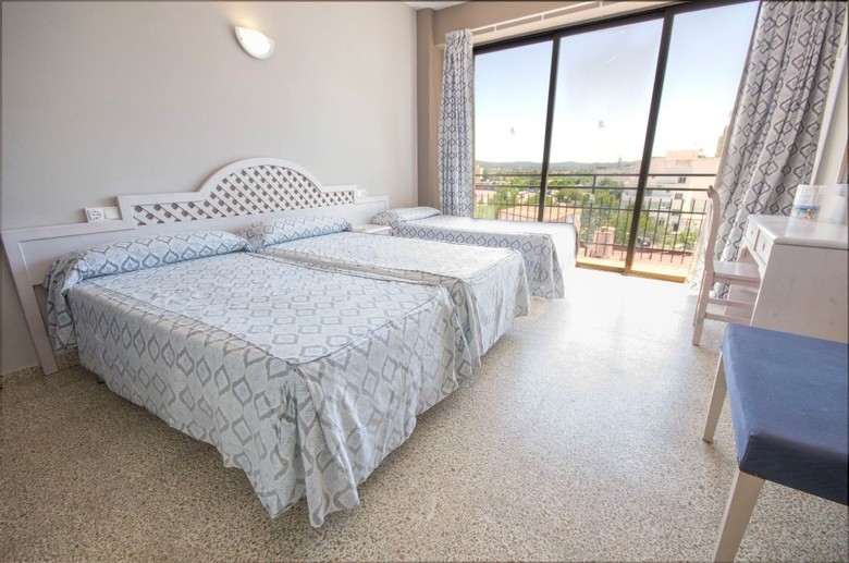 Azuline Hotel Llevant