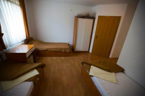 Hostal Guesthouse Mts