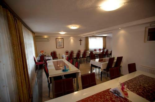 Hostal Guesthouse Mts