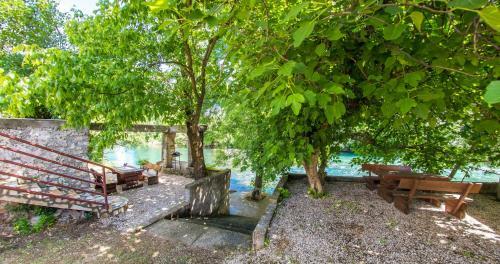 Charming Cottage With Private River Beach