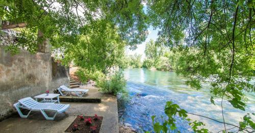 Charming Cottage With Private River Beach