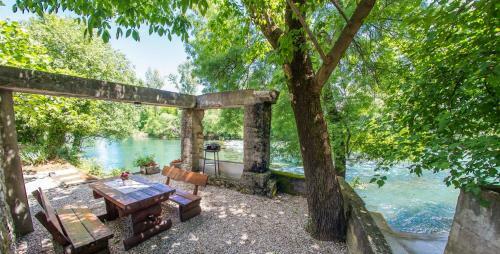Charming Cottage With Private River Beach