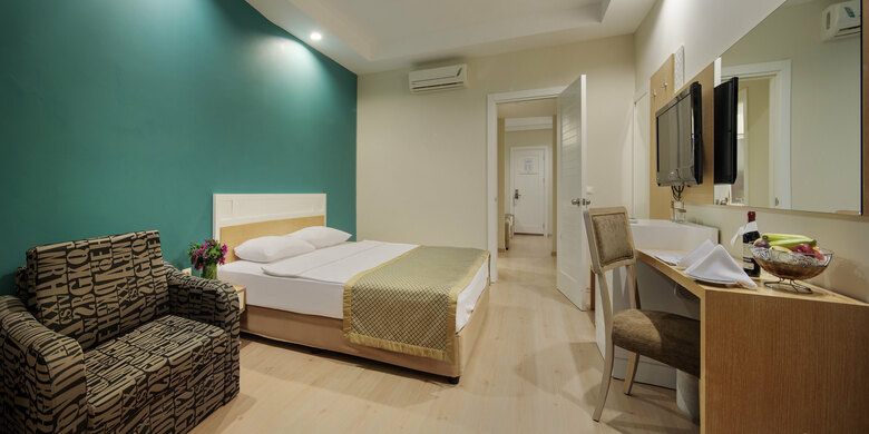 Crystal Green Bay Hotel