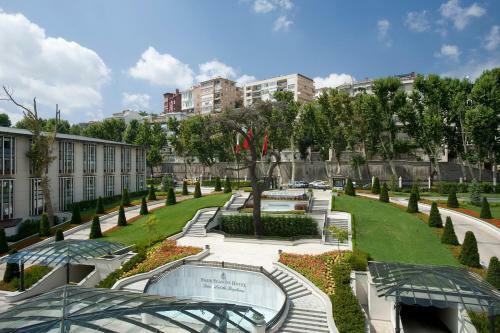 Four Seasons Hotel Istanbul At The Bosphorus