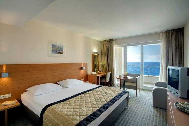 Luna Island Hotel