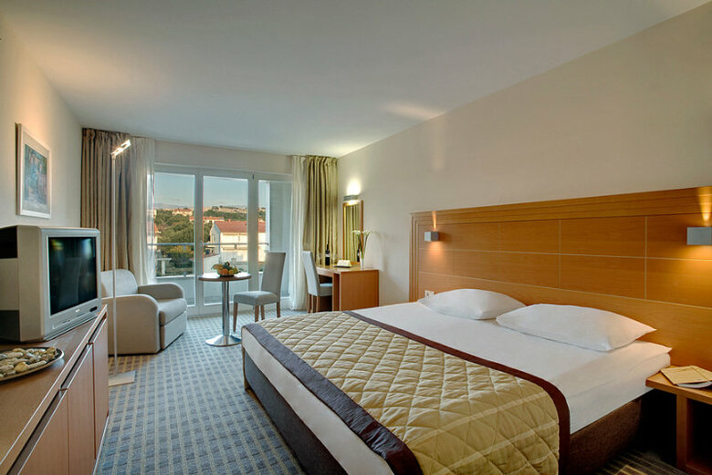 Luna Island Hotel
