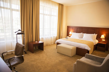 Ani Plaza Hotel