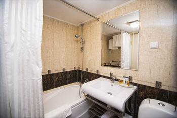 Ani Plaza Hotel