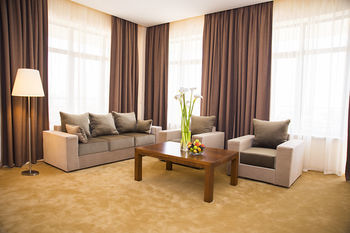 Ani Plaza Hotel