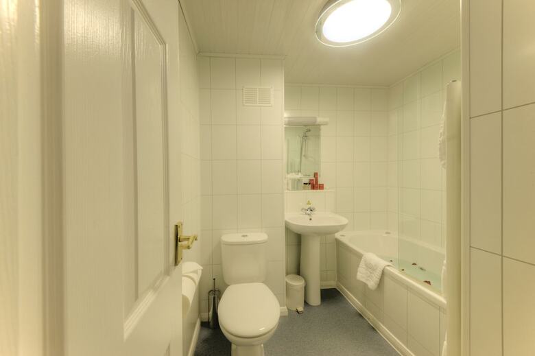 Muthu Queens Hotel