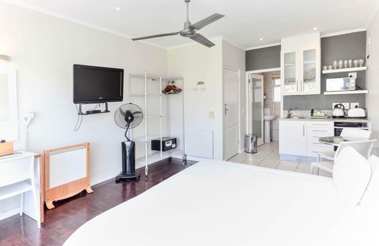 Hotel Mouille Point Village