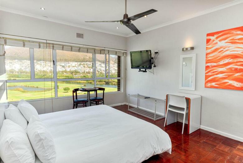 Hotel Mouille Point Village