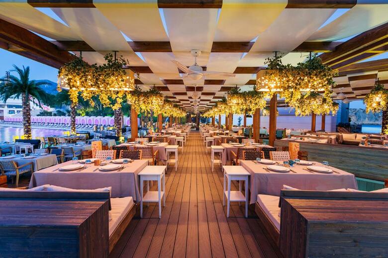 Hotel Cratos Premium