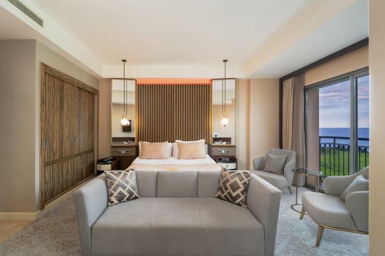 Hotel Cratos Premium