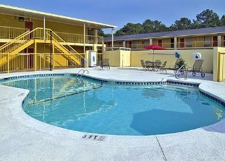 Hotel Econo Lodge Inn & Suites At Ft. Benning