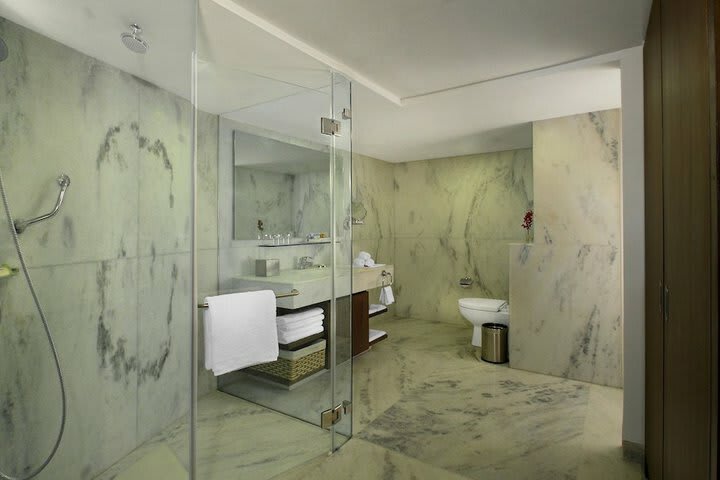 Four Points By Sheraton Hotel And Serviced Apt