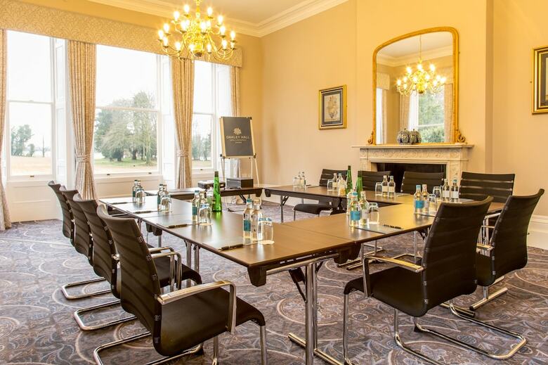 Hotel Oakley Hall