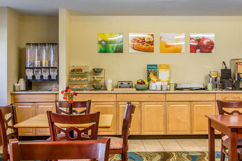 Hotel Quality Inn & Suites