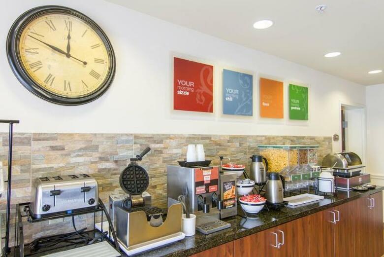 Hotel Comfort Inn And Suites Airport