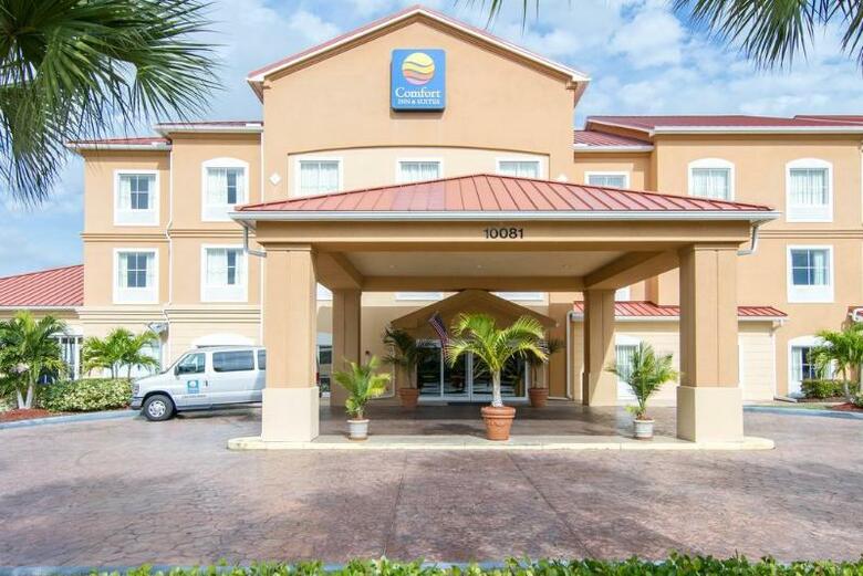 Hotel Comfort Inn And Suites Airport