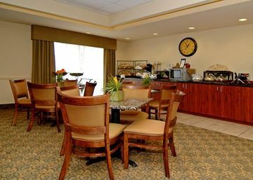 Hotel Comfort Inn And Suites Airport