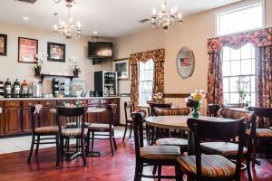 Hotel Econo Lodge & Suites