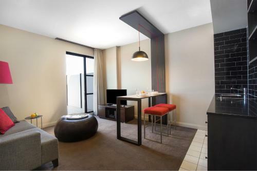 Hotel Mantra On Hindmarsh Square