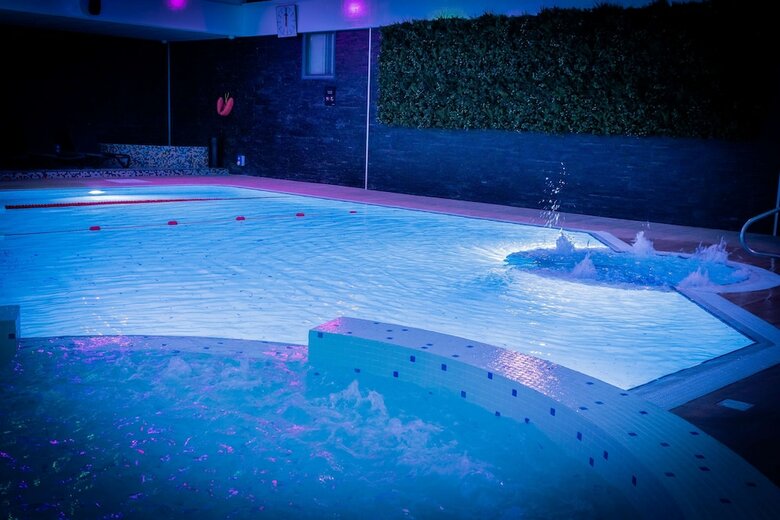 Village Cardiff - Hotel & Leisure Club
