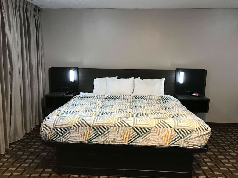 Hotel Clarion Inn And Summit Center