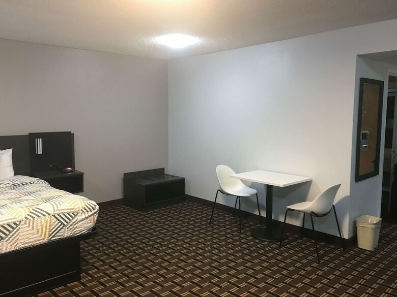 Hotel Clarion Inn And Summit Center