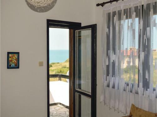 Three-bedroom Holiday Home In Sinemoretz