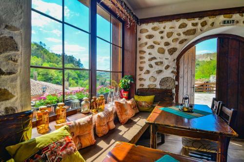 Hostal Manoleva House