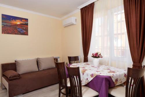 Feniks Apartments