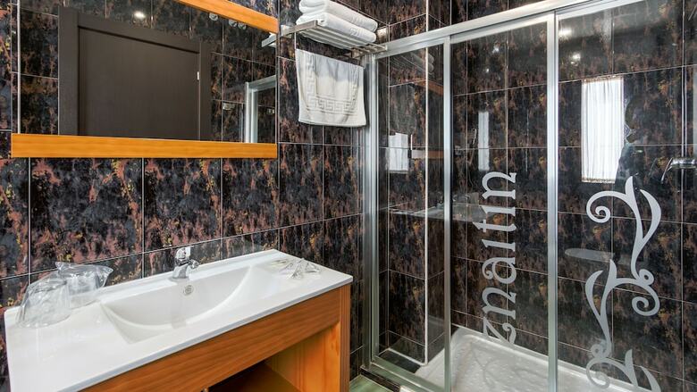 Hotel Hostal Aznaitin