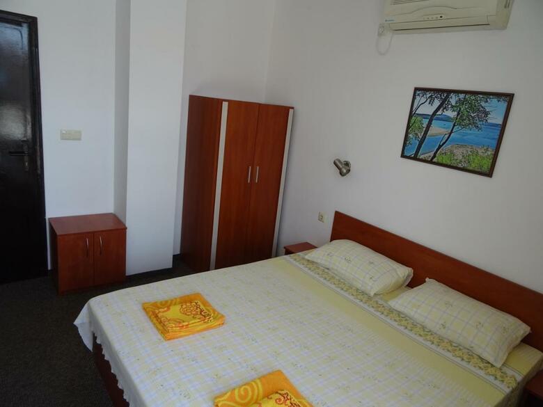 Hostal Dobrevi Guest House