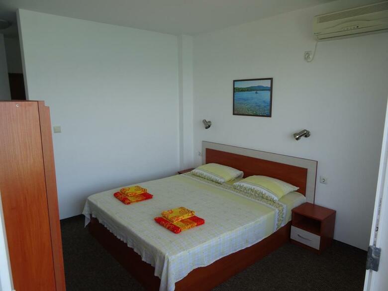 Hostal Dobrevi Guest House
