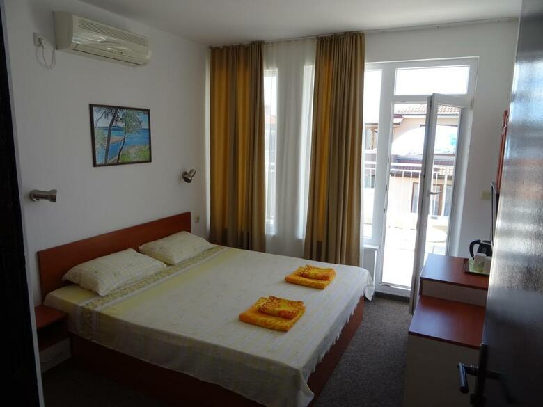 Hostal Dobrevi Guest House
