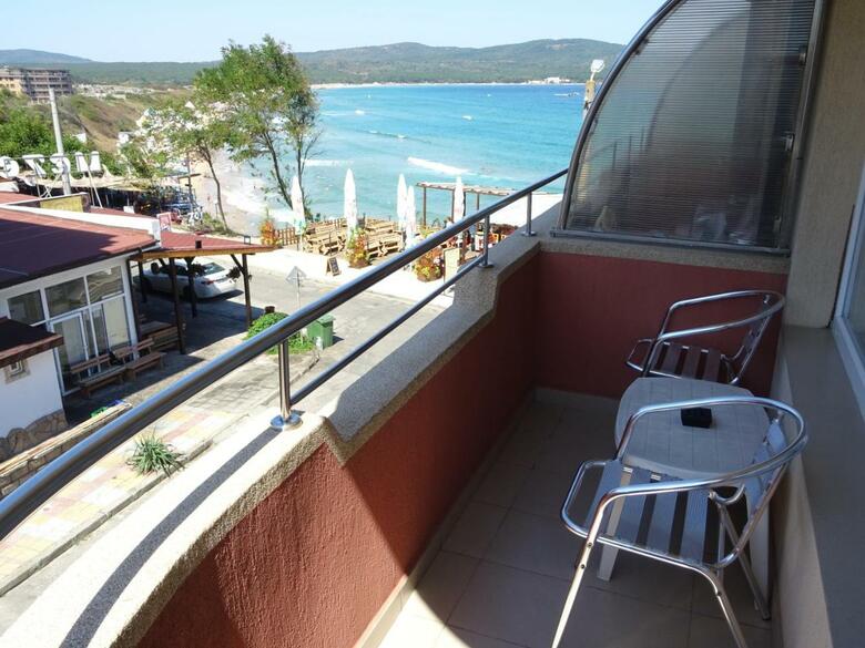 Hostal Dobrevi Guest House