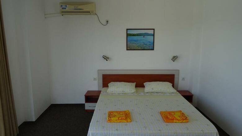 Hostal Dobrevi Guest House