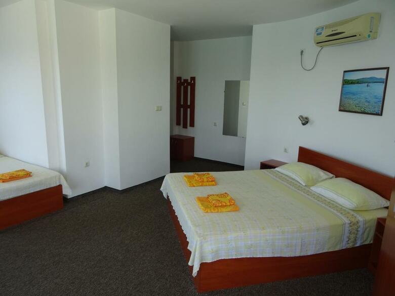 Hostal Dobrevi Guest House