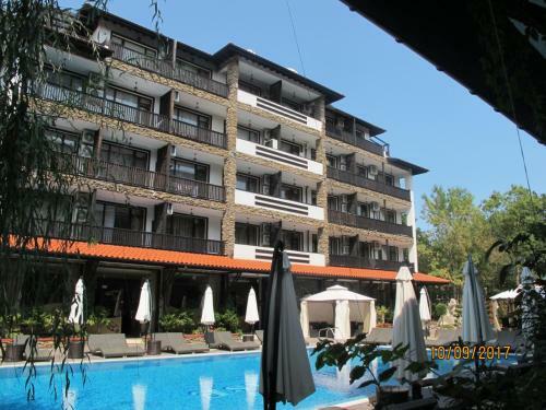 Paradise Green Apartments