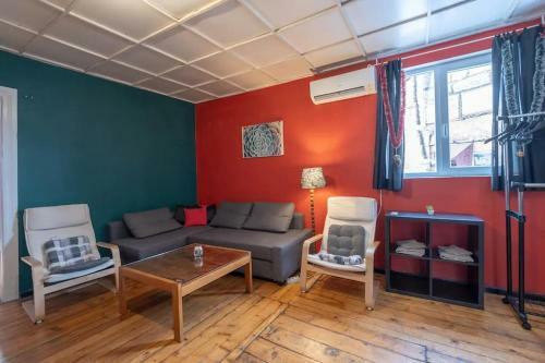Cool Central Apartment