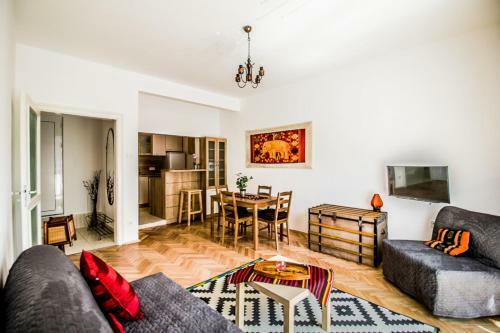 Top Center Gurko Apartments
