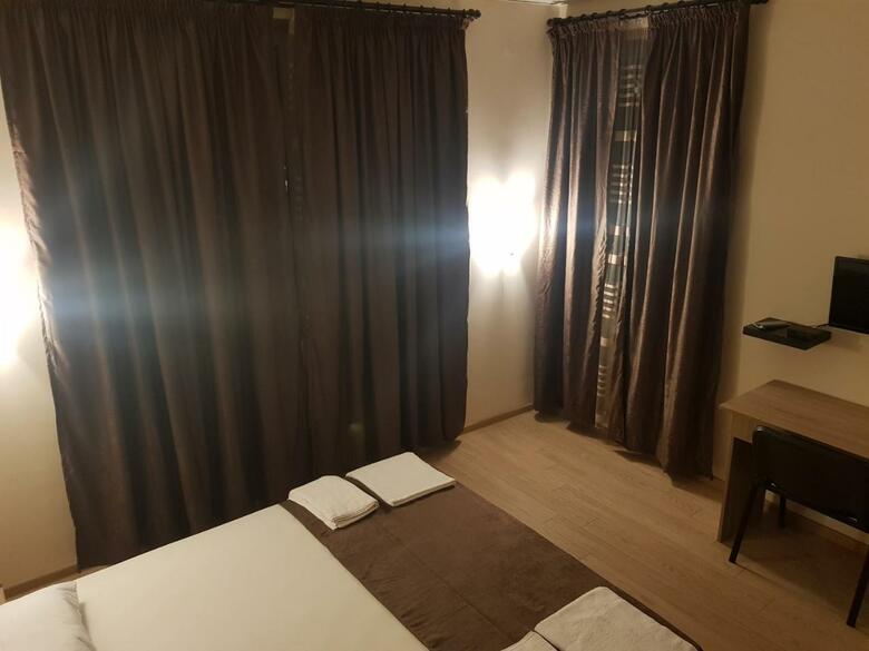 Twain Apart&rooms