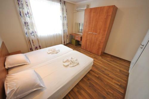 Menada Azzuro Apartments
