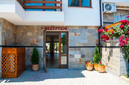 Gardenia Hills Hotel