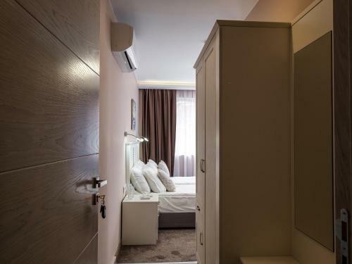 Hotel Caro Apartments & Rooms